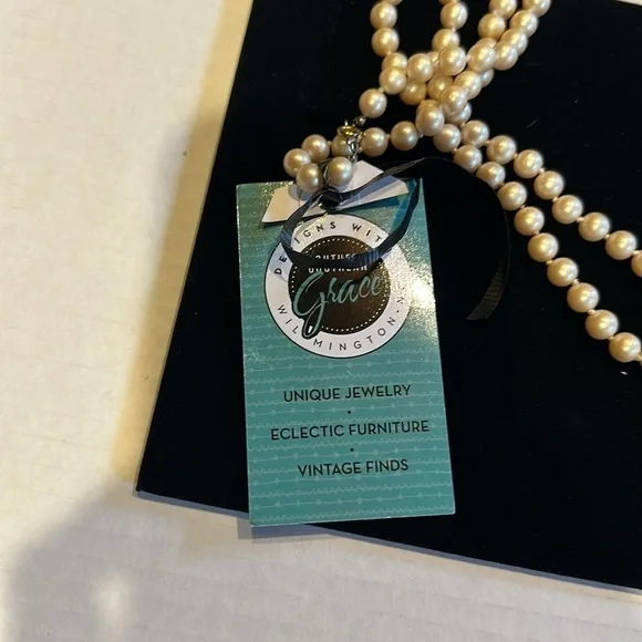 NWT pearl faux necklace with Grits & Grace saying in front removable charm w box - Picture 7 of 8